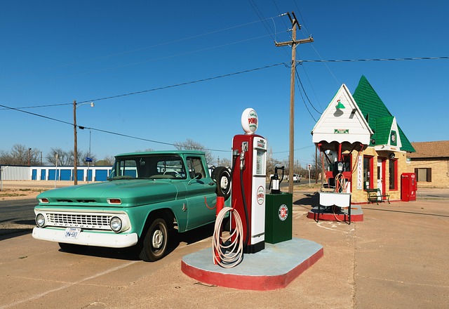petrol-stations-1664615_640